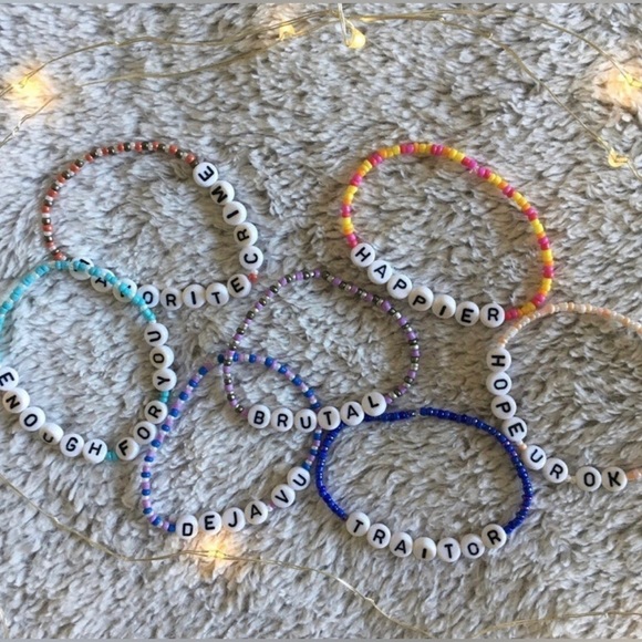 20 Olivia Rodrigo Guts Bracelets - Picture 2 of 3